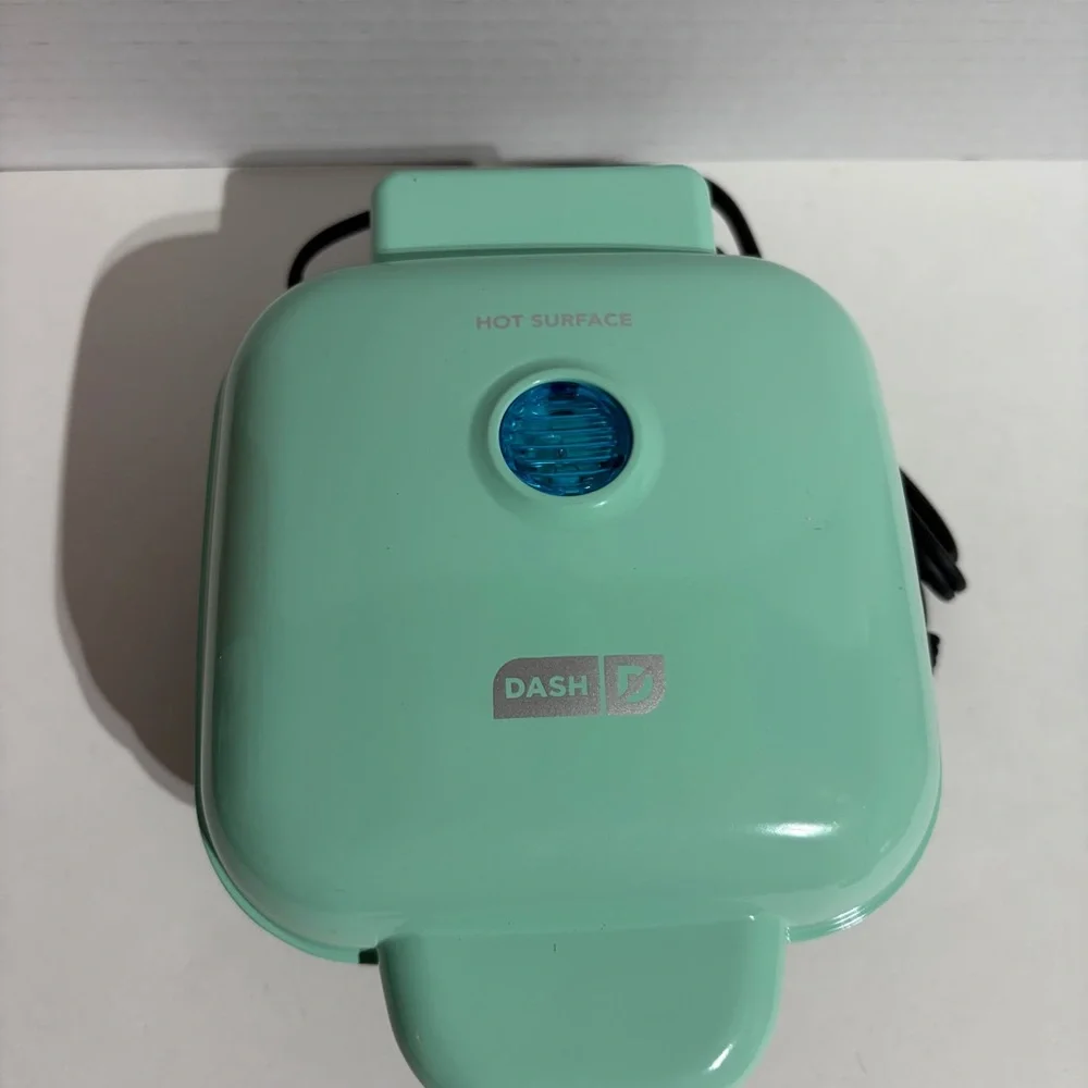 DASH Egg Bite Maker Teal NEW Open Box  4 Silicone Molds Manual Recipes 420 watts